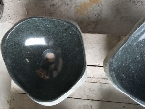 مصقول الطبيعية ريفر ستون السلطانية بالوعة الحمام اغسل